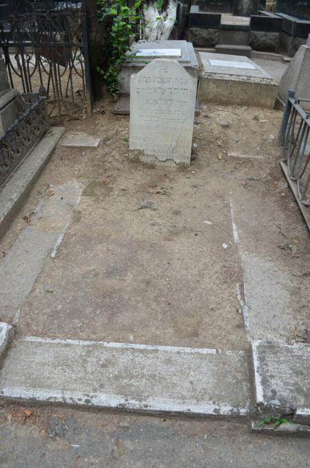 Navtlugi Jewish Cemetery