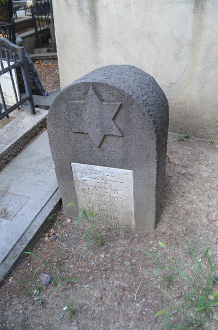 Navtlugi Jewish Cemetery
