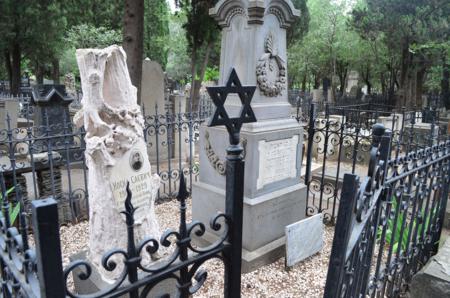 Navtlugi Jewish Cemetery