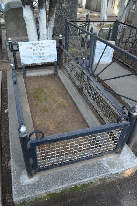 Navtlugi Jewish Cemetery