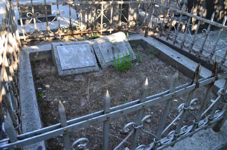 Navtlugi Jewish Cemetery