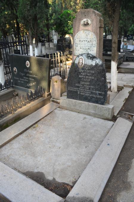 Navtlugi Jewish Cemetery