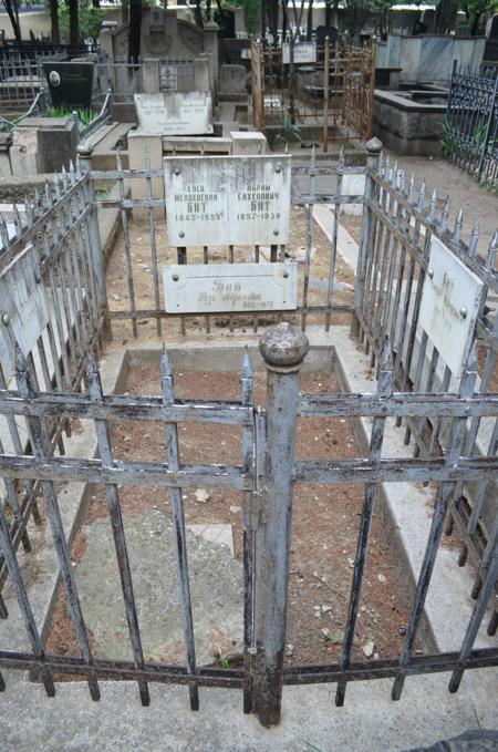 Navtlugi Jewish Cemetery