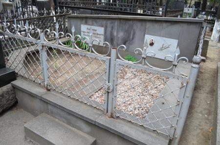 Navtlugi Jewish Cemetery