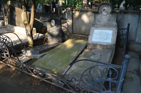 Navtlugi Jewish Cemetery