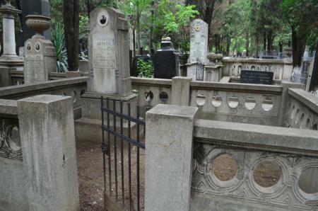 Navtlugi Jewish Cemetery