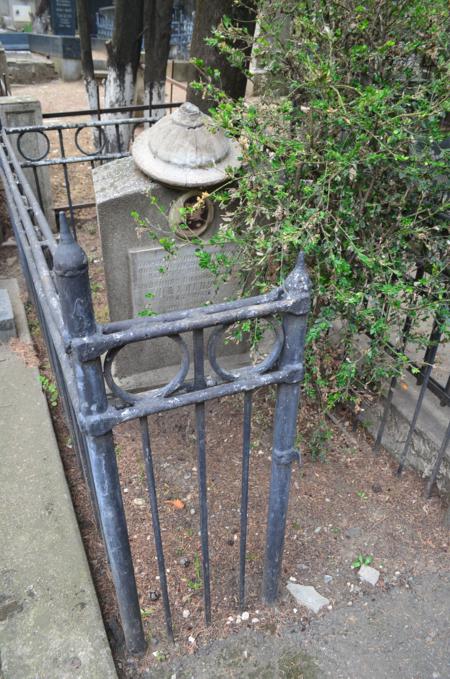 Navtlugi Jewish Cemetery