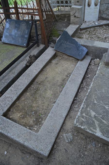 Navtlugi Jewish Cemetery