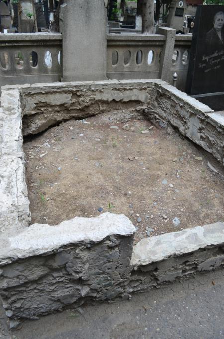 Navtlugi Jewish Cemetery