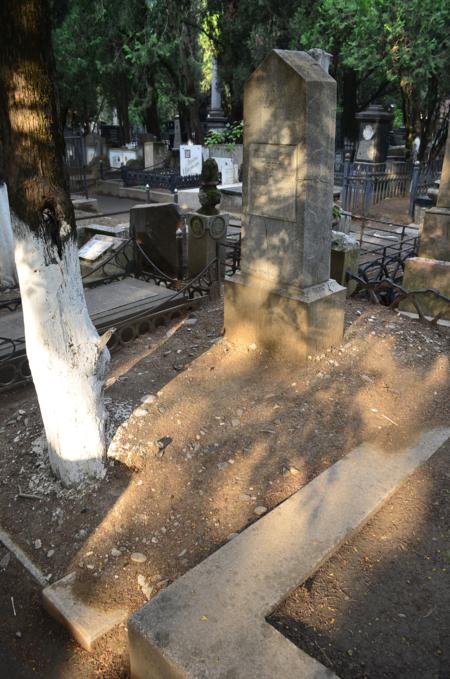 Navtlugi Jewish Cemetery