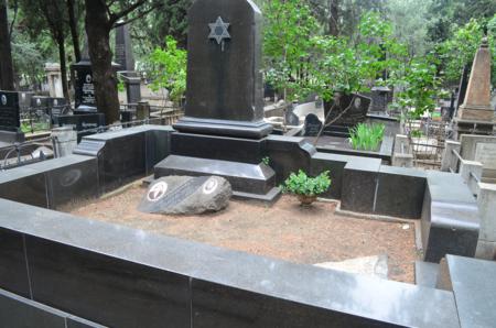 Navtlugi Jewish Cemetery