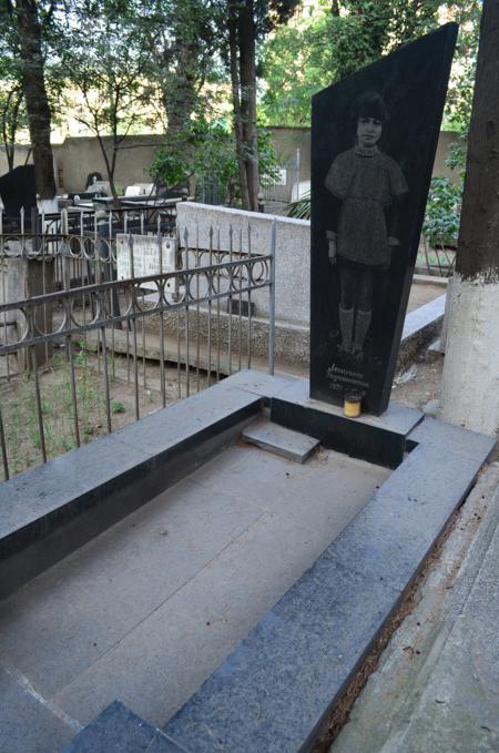 Navtlugi Jewish Cemetery