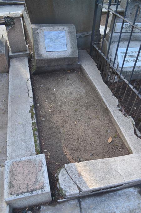 Navtlugi Jewish Cemetery