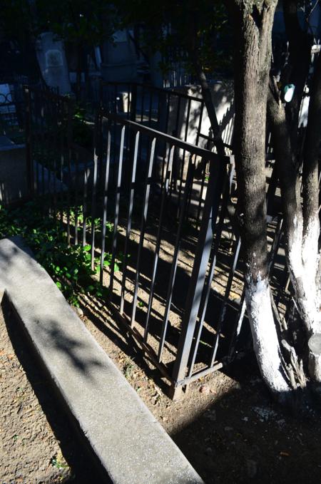 Navtlugi Jewish Cemetery