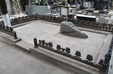 Navtlugi Jewish Cemetery