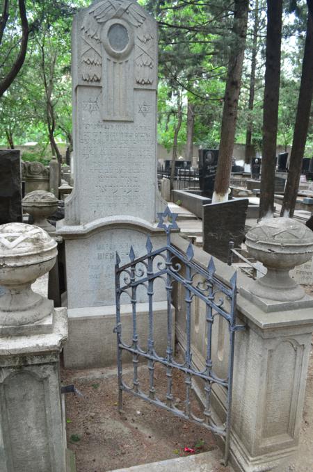 Navtlugi Jewish Cemetery