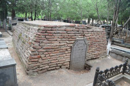 Navtlugi Jewish Cemetery