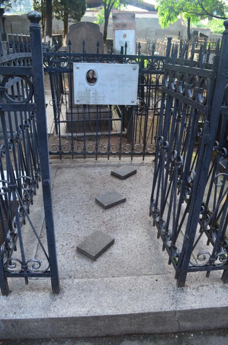 Navtlugi Jewish Cemetery