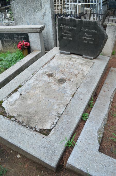 Navtlugi Jewish Cemetery