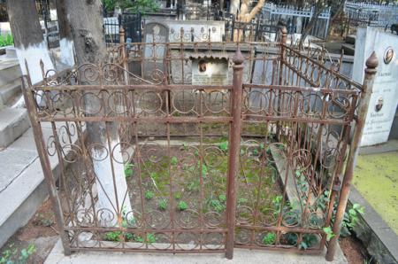 Navtlugi Jewish Cemetery