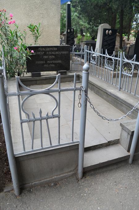 Navtlugi Jewish Cemetery