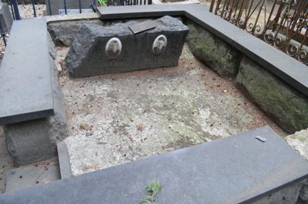 Navtlugi Jewish Cemetery