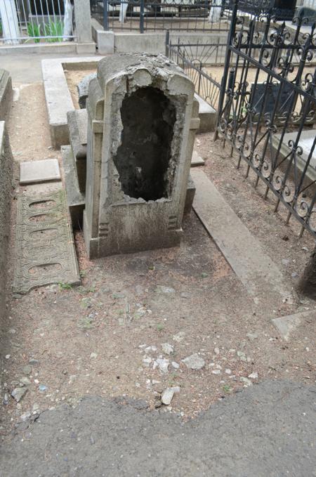 Navtlugi Jewish Cemetery