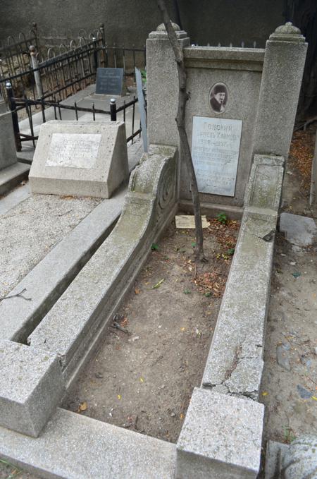 Navtlugi Jewish Cemetery