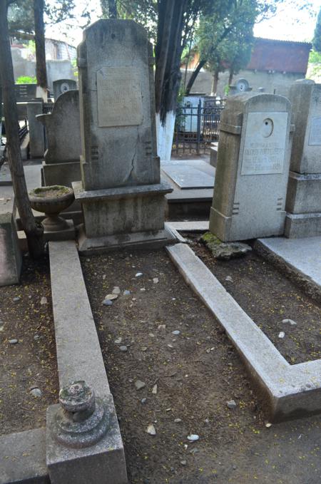 Navtlugi Jewish Cemetery