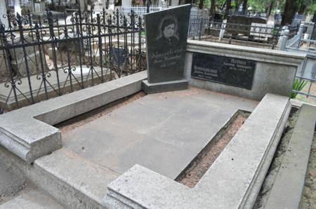 Navtlugi Jewish Cemetery