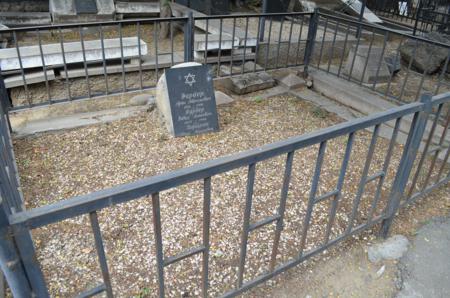 Navtlugi Jewish Cemetery