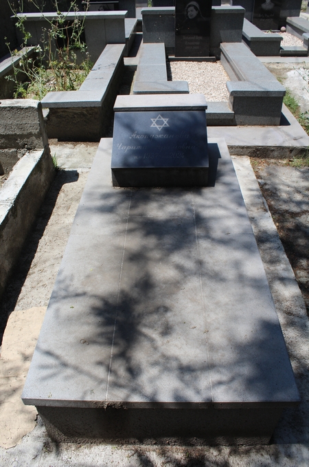 Navtlugi Jewish Cemetery