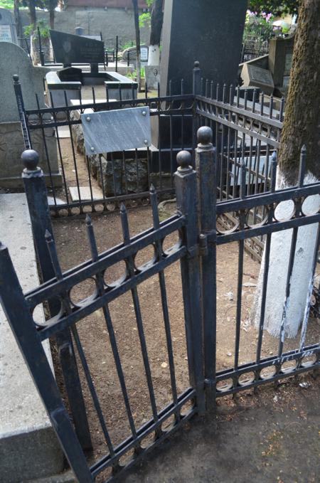 Navtlugi Jewish Cemetery