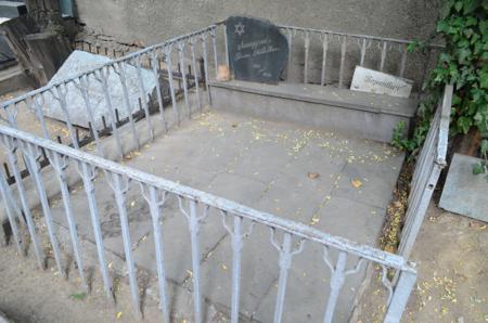 Navtlugi Jewish Cemetery