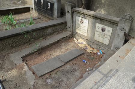 Navtlugi Jewish Cemetery