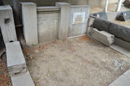 Navtlugi Jewish Cemetery