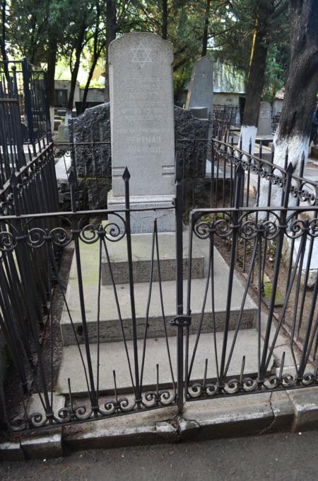 Navtlugi Jewish Cemetery