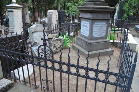 Navtlugi Jewish Cemetery