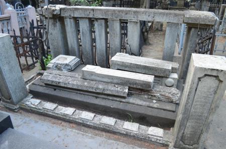 Navtlugi Jewish Cemetery