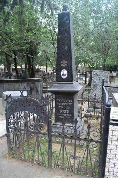 Navtlugi Jewish Cemetery