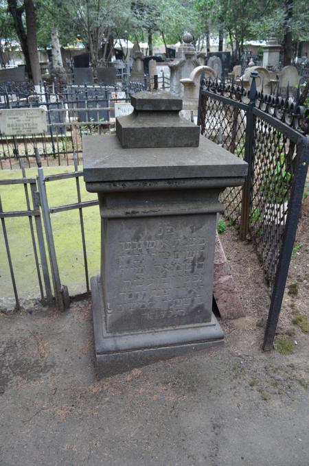 Navtlugi Jewish Cemetery