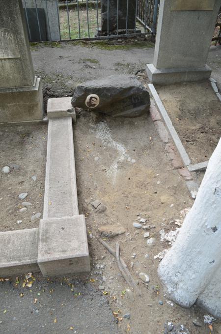 Navtlugi Jewish Cemetery