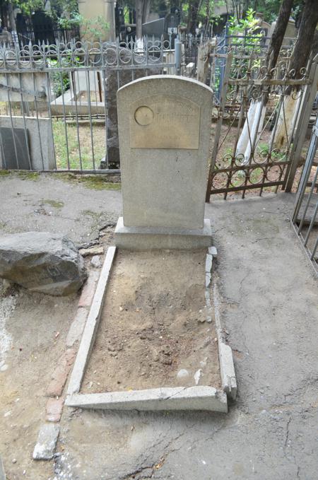 Navtlugi Jewish Cemetery