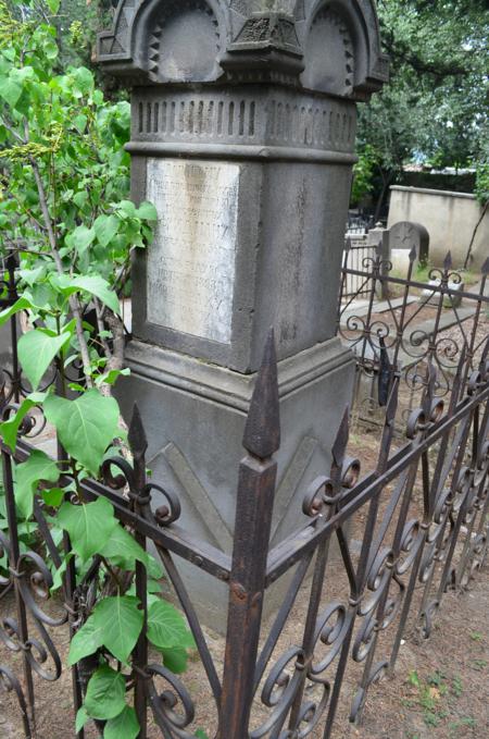 Navtlugi Jewish Cemetery