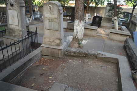 Navtlugi Jewish Cemetery