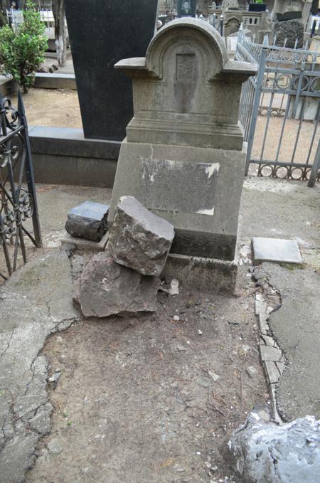 Navtlugi Jewish Cemetery