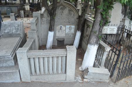 Navtlugi Jewish Cemetery