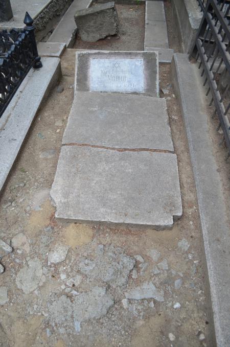 Navtlugi Jewish Cemetery