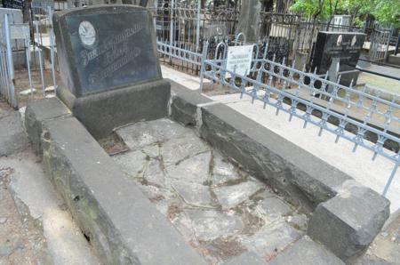 Navtlugi Jewish Cemetery